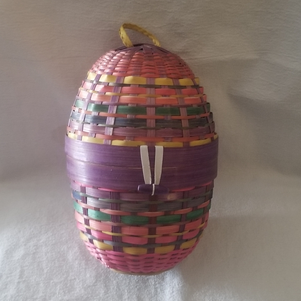 VGUC vtg egg shaped wicker basket - Picture 1 of 15